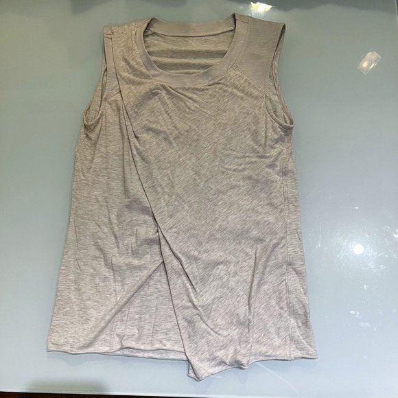 Lululemon To Class Tee, Heathered Dune (very light pinkish tan) Size 6 - Picture 2 of 6